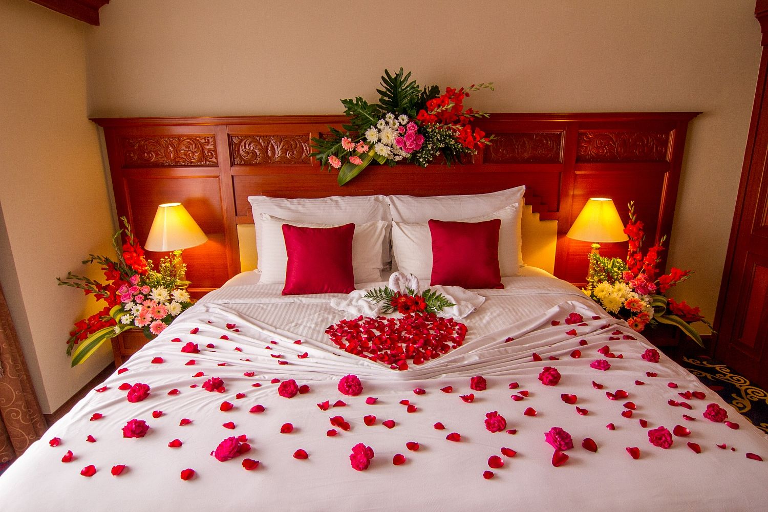 Bedroom Flower Decoration Images