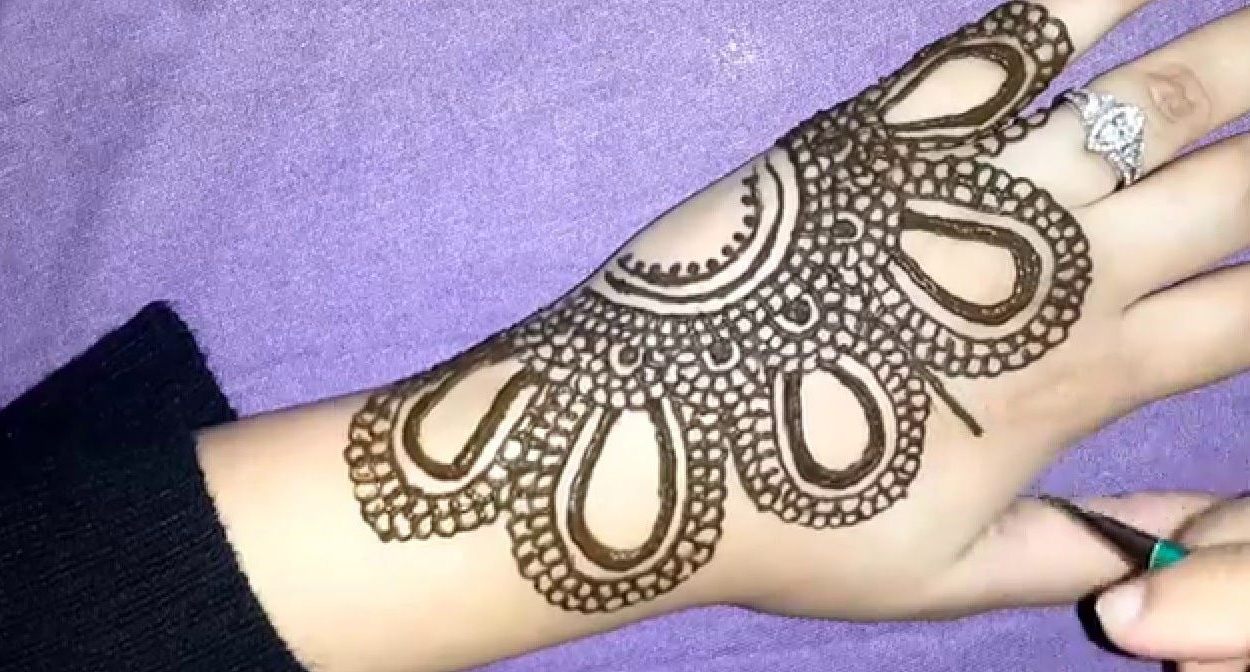 20 Beautiful and Easy Mehndi Designs 2018 - Mehndi - Crayon