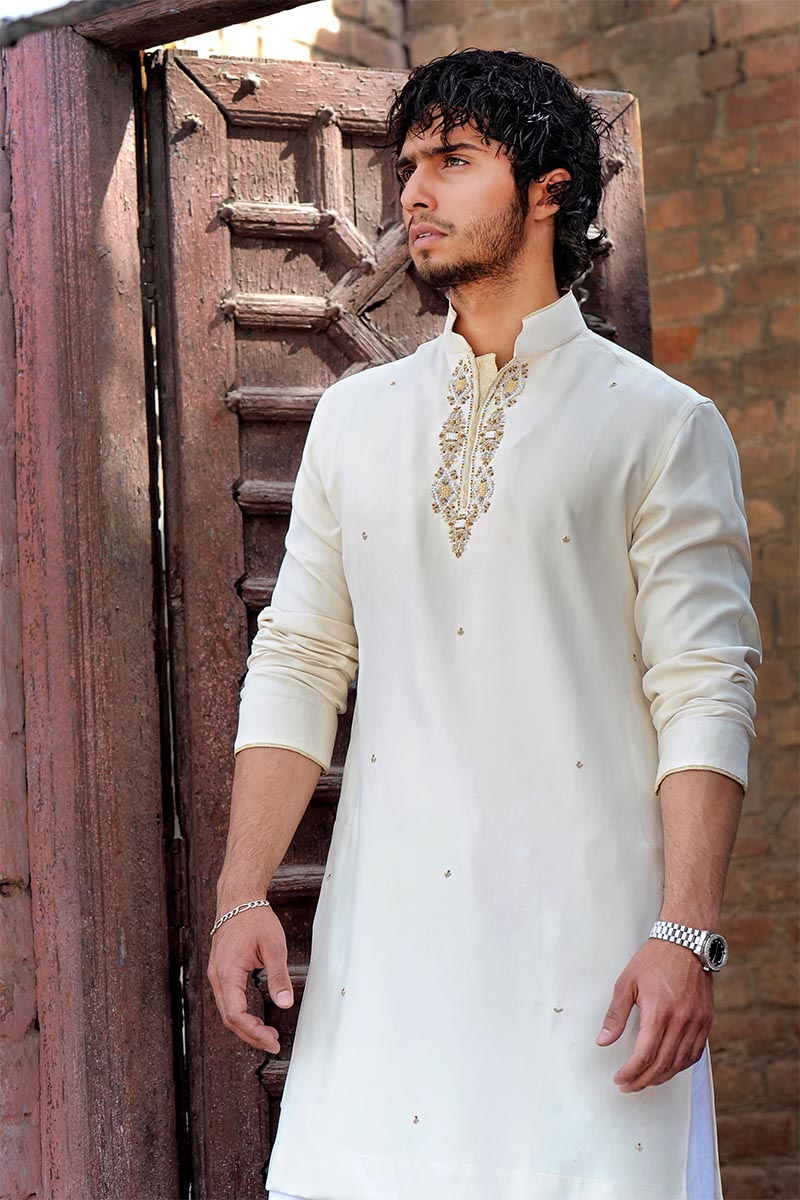 White kurta shalwar on sale design