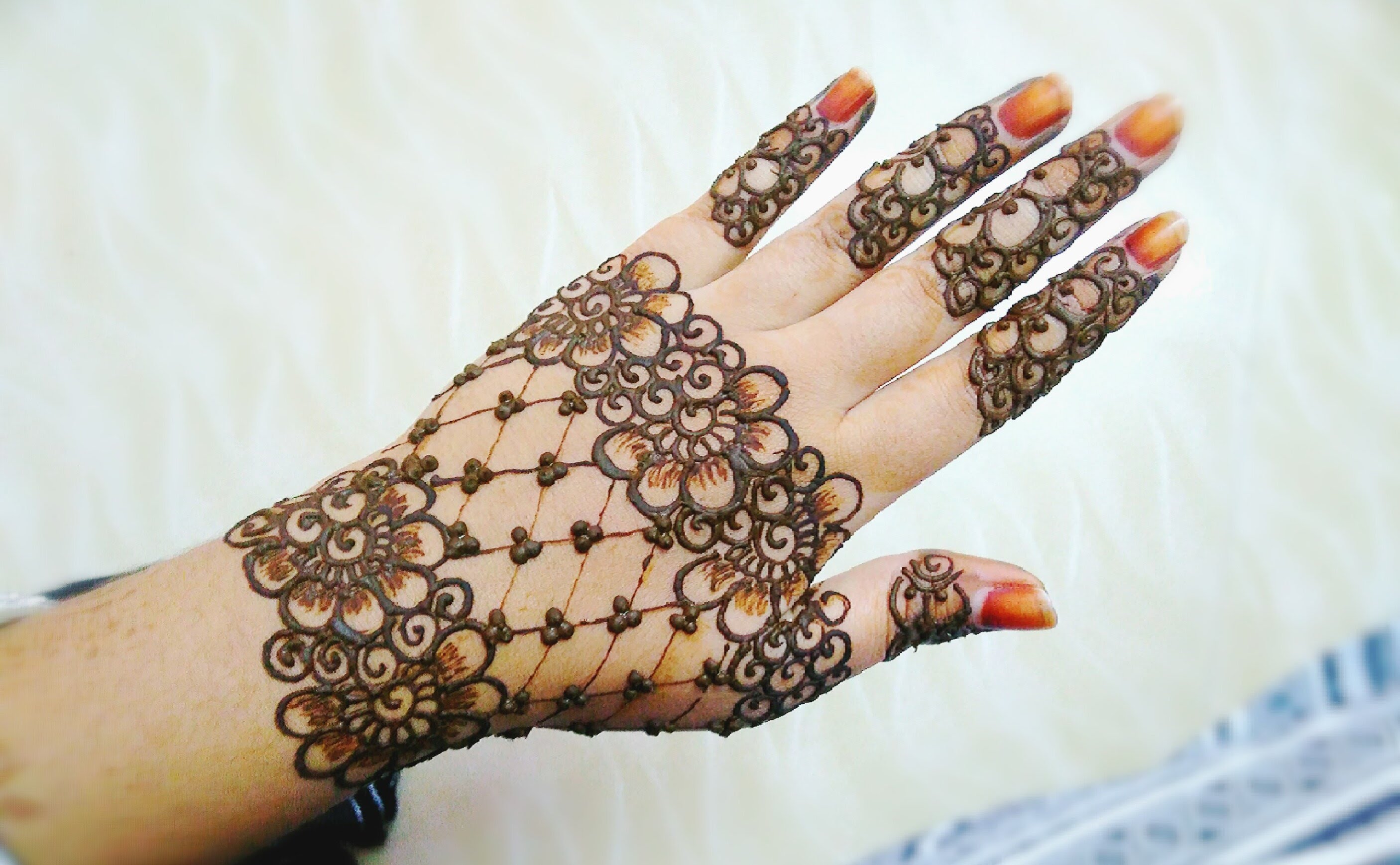 Mehndi Design Back Hand Easy 30 Stylish Back Hand Mehndi Designs For Ladies