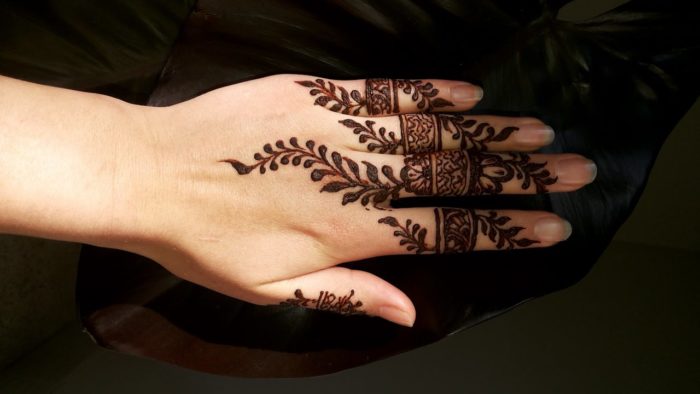 25 Latest Finger Mehndi Designs For 18 Mehndi Crayon