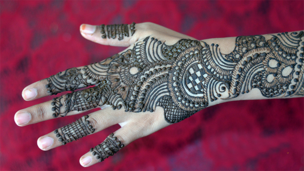 27-latest-arabic-mehndi-designs-for-back-hand