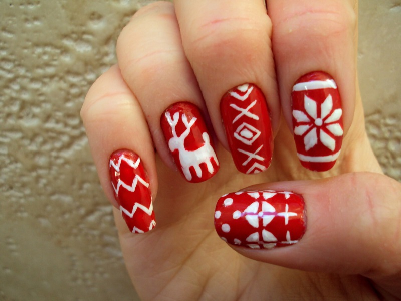 Gorgeous and Cute Christmas Nail Designs 2018