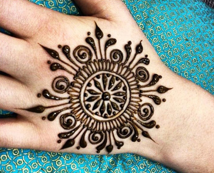 18 Beautiful Circle Mehndi Designs Mehndi Crayon