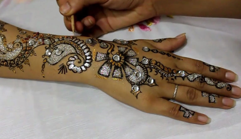 15 Stylish Glitter Mehndi Designs - Mehndi - Crayon