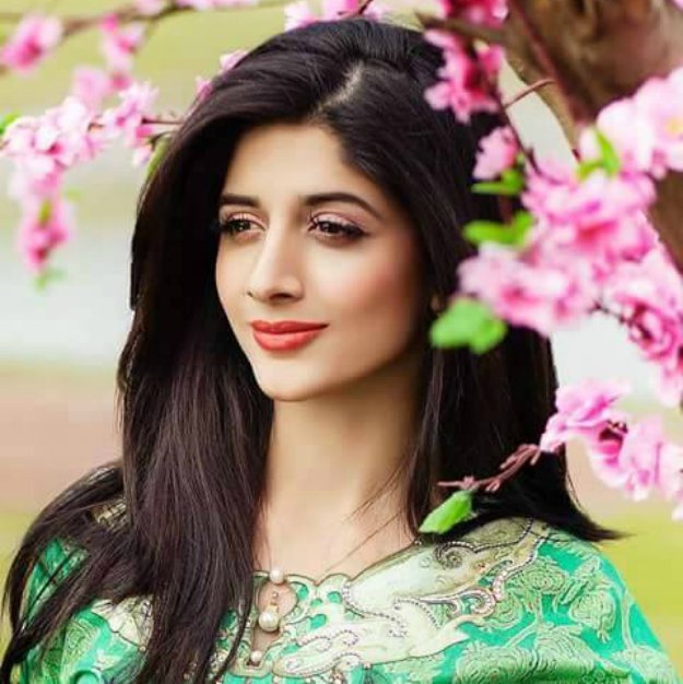 Mawra Hocane - Crayon