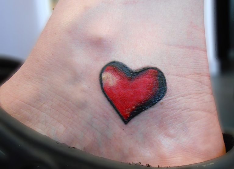 Red Heart Tattoo Design Crayon   Red Heart Tattoo Design 768x553 