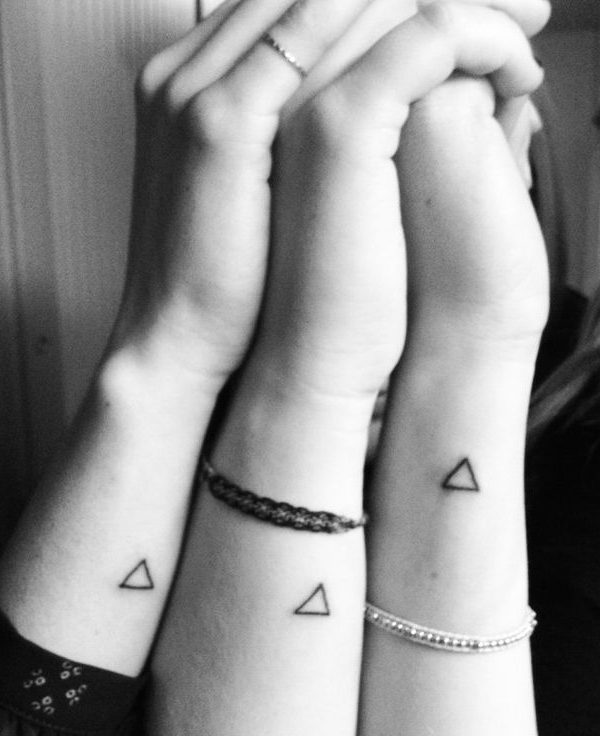 41 Triangle Tattoos For Women That Are Super Inspiring