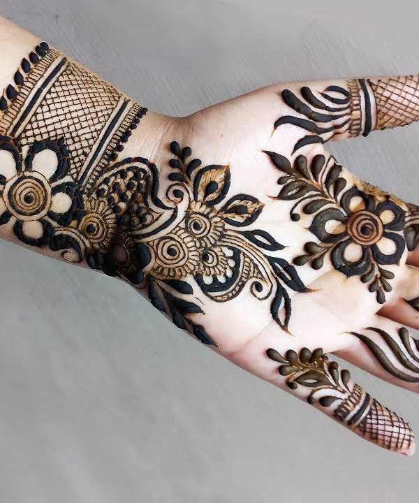 Raspaw: Eid Front Hand Circle Mehndi Design