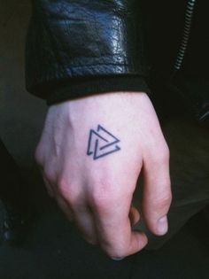 Triangle Easy Hand Tattoo - Easy Hand Tattoos - Easy Tattoos - Crayon