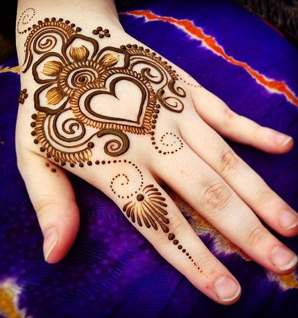 Astonishing Heart Shaped Mehndi Design Heart Shaped Eid Mehndi Designs Eid Mehndi Crayon 