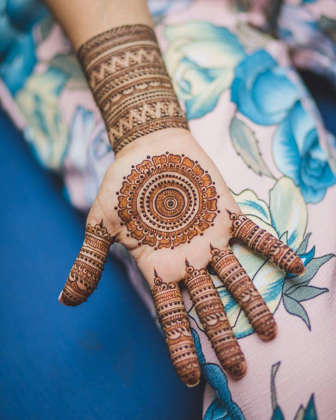 stylish modern mehndi designs for hands palm        
        <figure class=