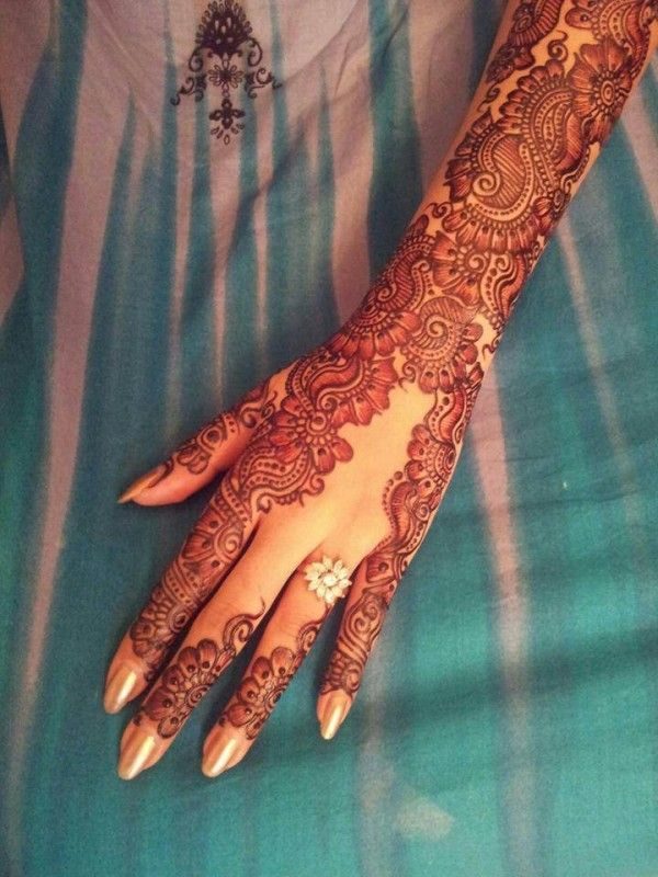 Appropriate Structured Bridal Arabic Mehndi Designs For Left Backhand And Arm Bridal Arabic Mehndi Designs Arabic Mehndi Crayon