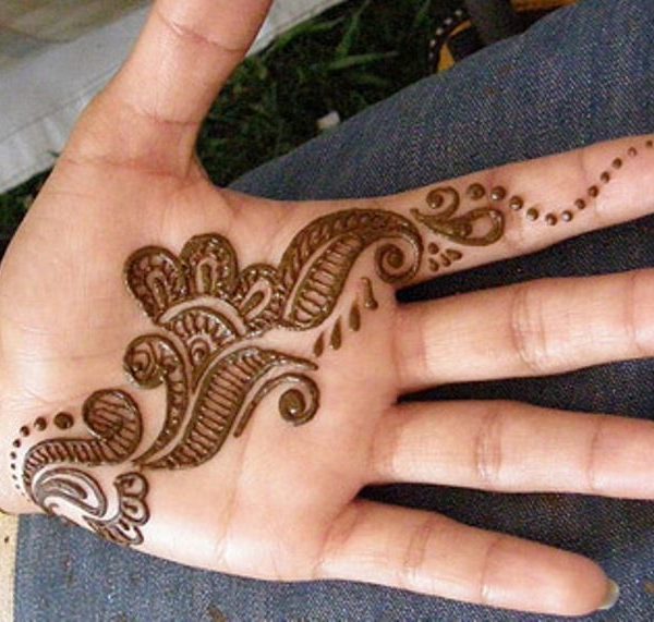 Featured image of post Palm Easy Round Mehndi Design : Very popular palm designs are circular floral designs.