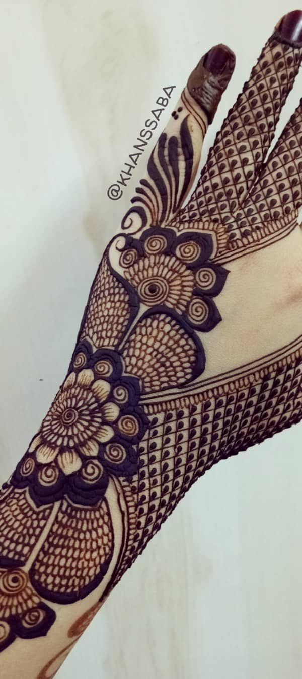 Shocking Heart Shaped Bridal Arabic Mehndi Designs For Backhand And Arm Bridal Arabic Mehndi Designs Arabic Mehndi Crayon