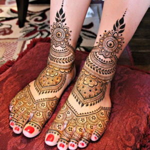 Stunning Palm Arabic Mehndi Designs - Crayon