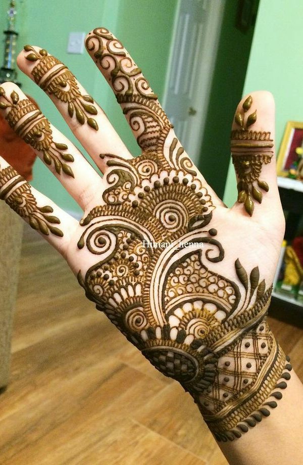 Astouding Traditional Arabic Mehndi Designs On Full Right Forehand