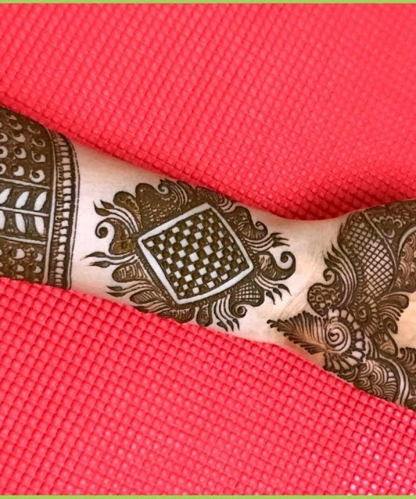 Featured image of post Arabic Mehandi Designs For Left Hand Back Side - The design consists of only flowers, leaves and creepers pattern.